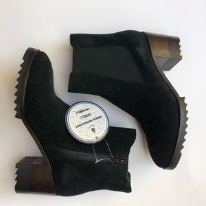 NEW Vaneli Women’s Holly Black Suede Ankle Boot Size 6.5